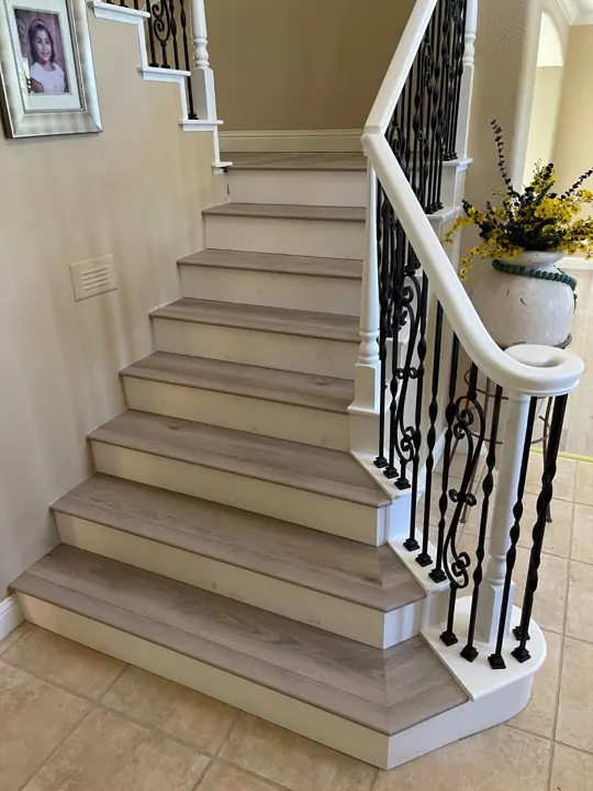 Pale treads with iron balusters